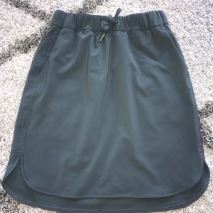Lululemon on the fly skirt gravity size 6